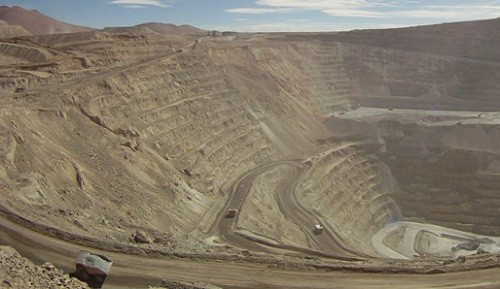Producción de mayores mineras de cobre que operan en Chile cayó en enero – abril