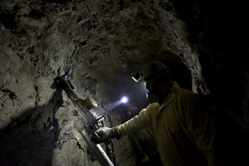 Gobierno destina más de $2.800 millones para apoyar a pequeños mineros