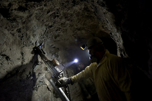 Gobierno destina más de $2.800 millones para apoyar a pequeños mineros