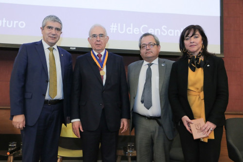 Universidad de Concepción otorga medalla Centenario a presidente de Sonami