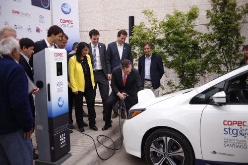 Santiago estrena nueva red de carga pública para vehículos eléctricos