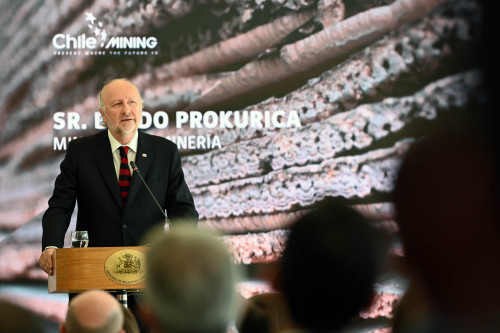 Ministro Prokurica asegura que el gobierno buscará garantizar inversiones mineras pese a crisis social