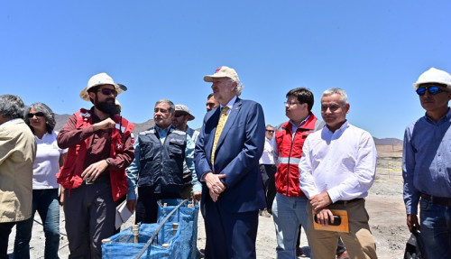 Ministro de Minería inaugura proyecto que considera la instalación de parcelas en relave de Enami