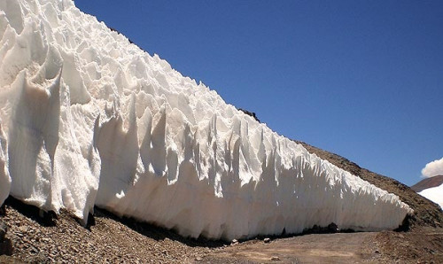 En medio de fuerte debate, proyecto de ley de glaciares retoma espíritu más restrictivo