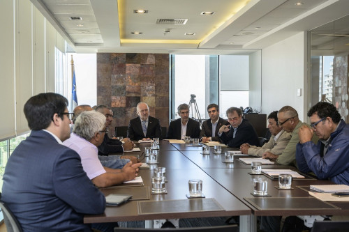 Ministro de Minería y Enami se reúnen pequeños mineros de Combarbalá