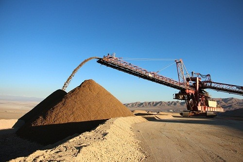 Minera licita servicio obras de estandarización de subestación y correas transportadoras